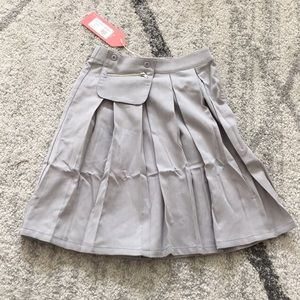 🦋FREE SHIP $50🦋 NWT Skirt Pleated Gray Size 8